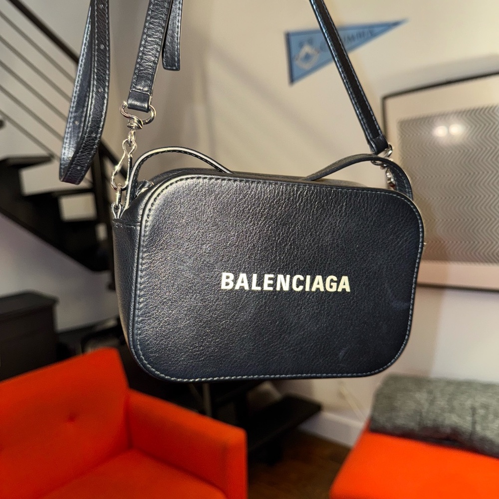 Authentic Balenciaga Small Everyday Camera Bag (Unisex)